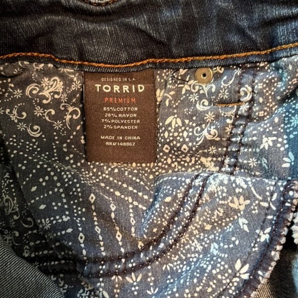 TORRID Premium Denim jeans cut off, distressed, size 12 in dark wash - Picture 9 of 9